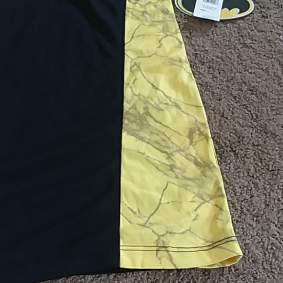 Boys Girls BATMAN Logo Poly T-Shirt Size XL 18 NWT - Picture 3 of 3